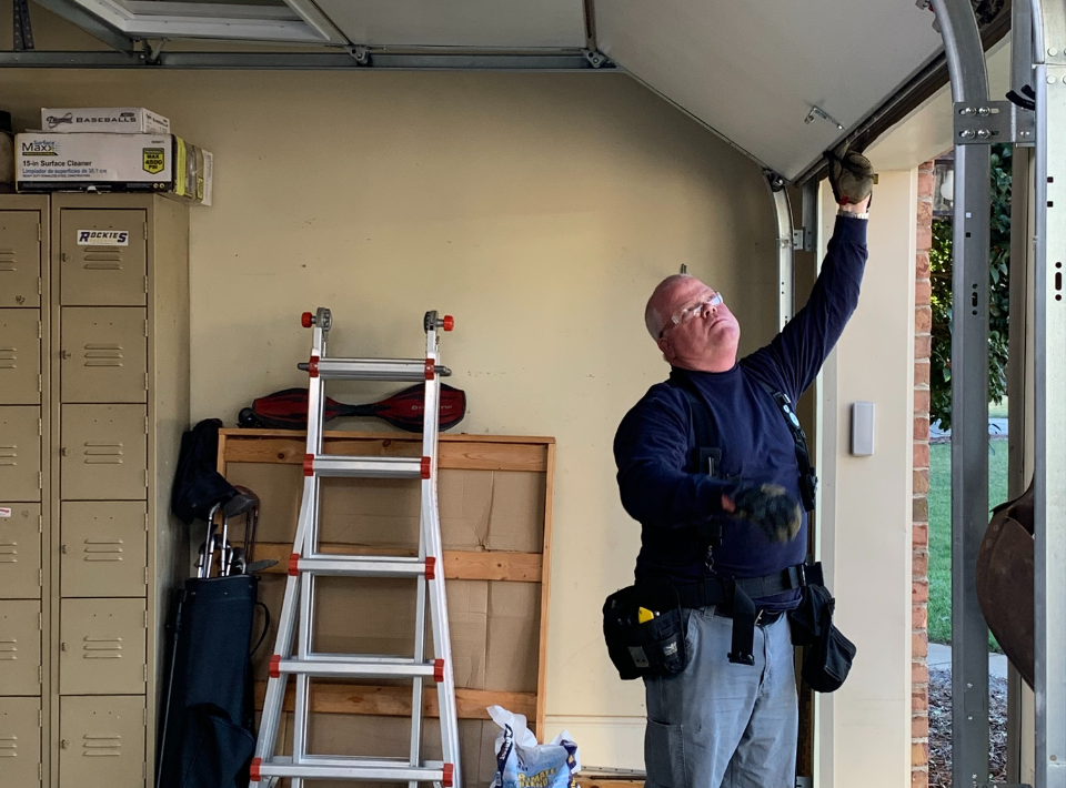 Dealer Inspecting Door home page Image